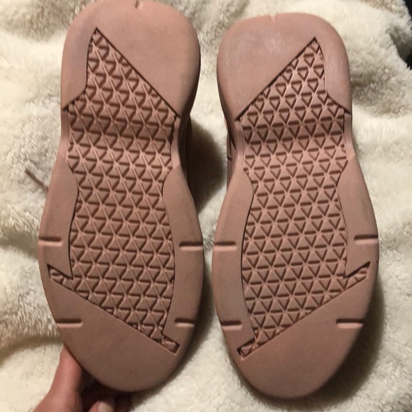 Shoes - Picture 3 of 4